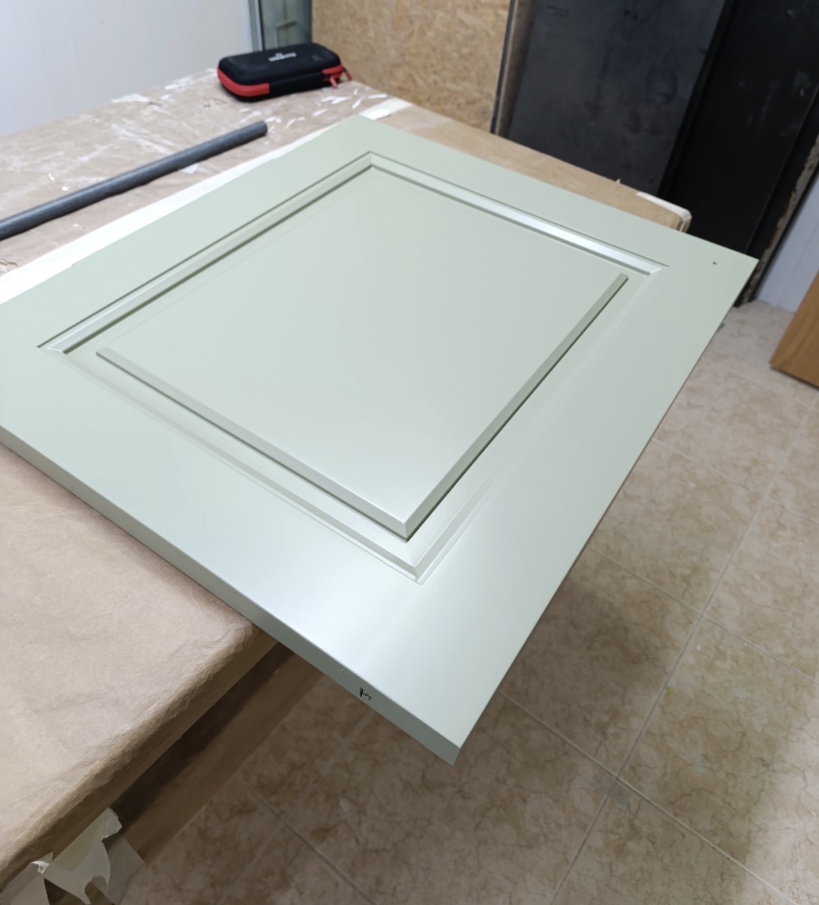 Porta de móvel lacada em verde suave